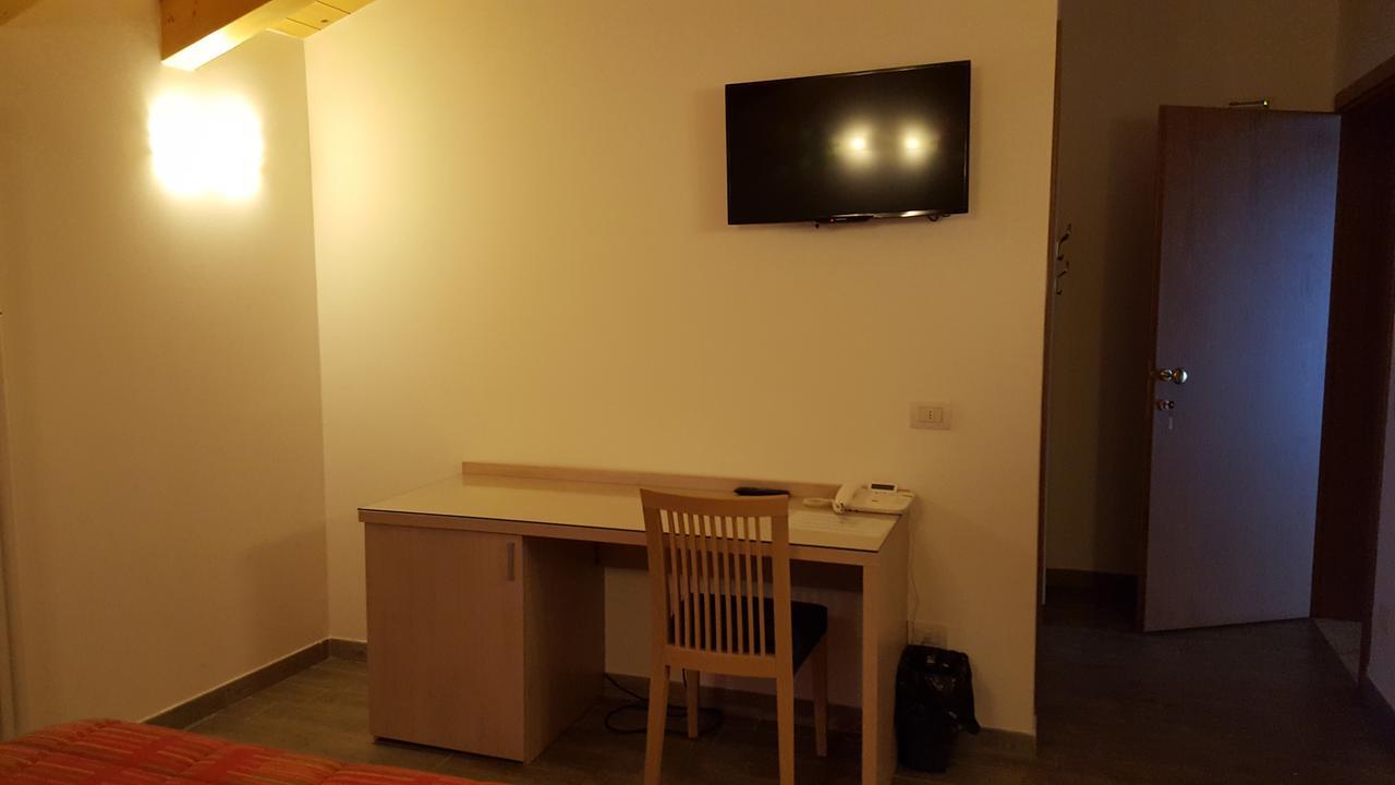 Albergo Consul Spilimbergo Bagian luar foto